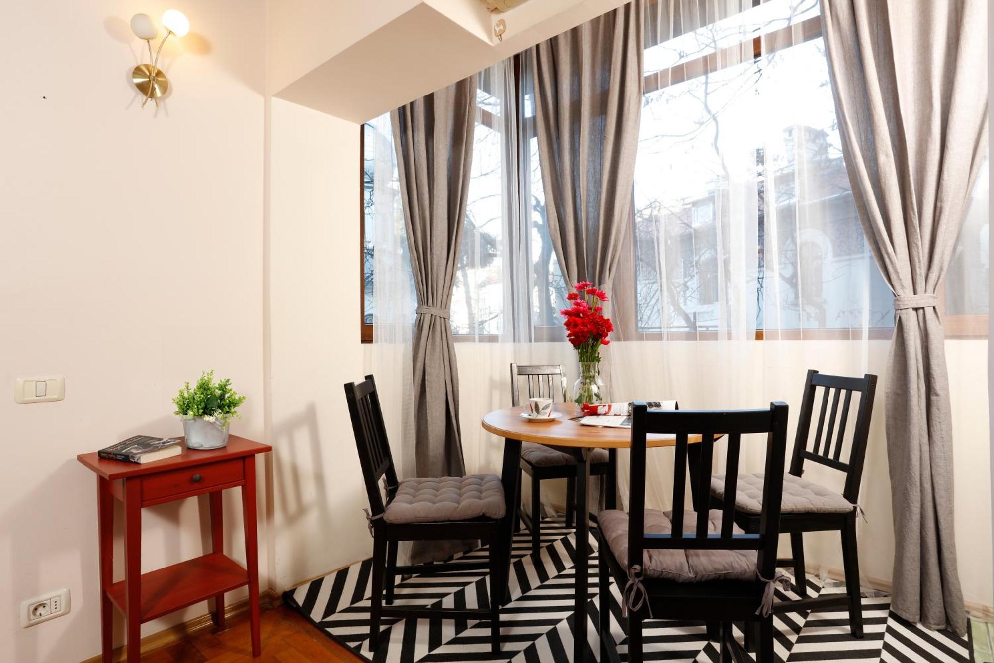 Peaceful Getaway - Generous 3-Bedroom Sanctuary - Close To Historic Old Town Bucareste Exterior foto
