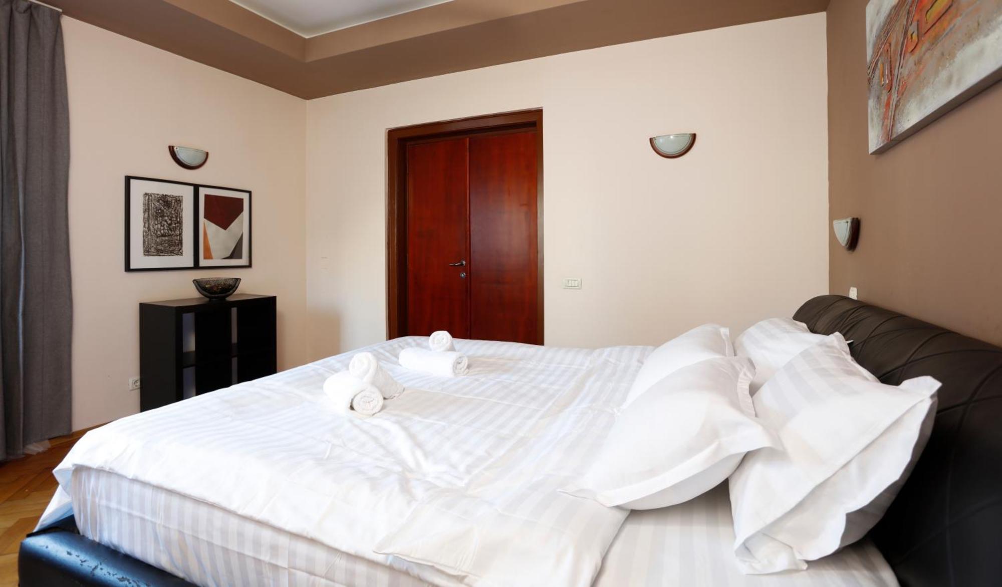 Peaceful Getaway - Generous 3-Bedroom Sanctuary - Close To Historic Old Town Bucareste Exterior foto