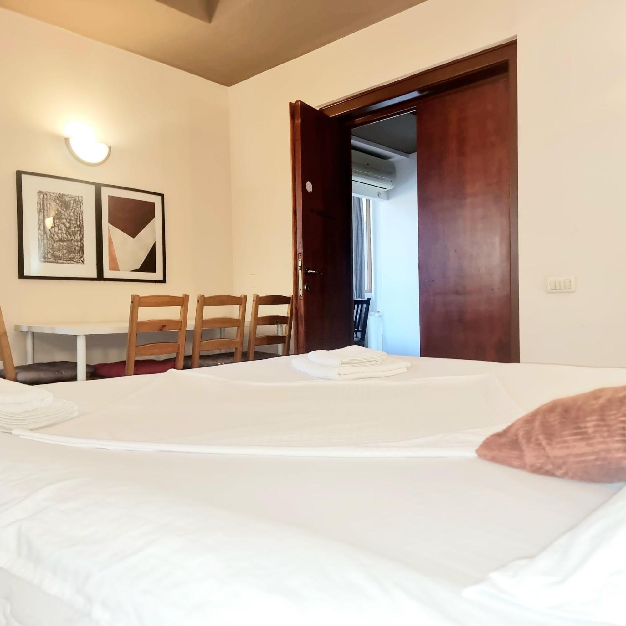Peaceful Getaway - Generous 3-Bedroom Sanctuary - Close To Historic Old Town Bucareste Exterior foto