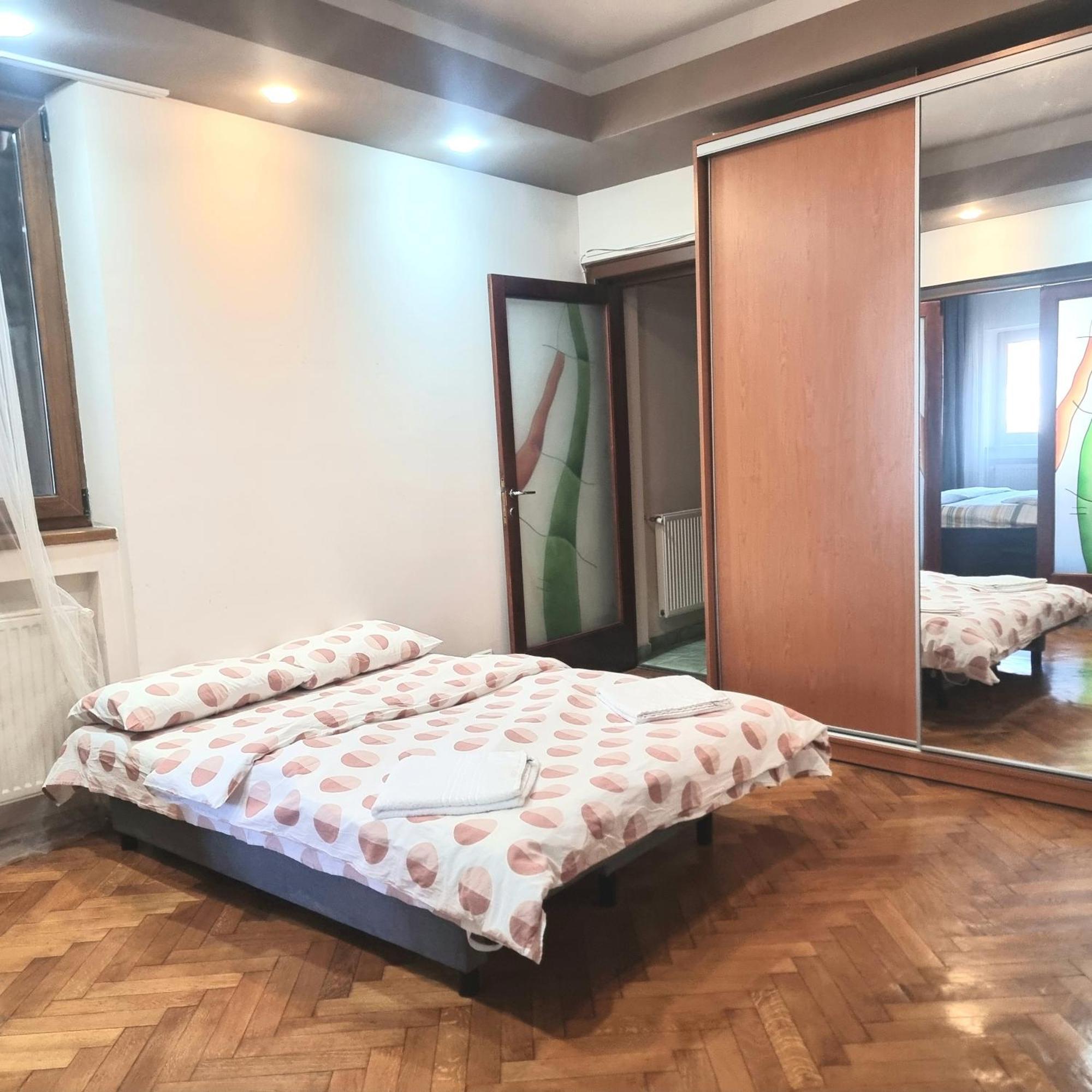 Peaceful Getaway - Generous 3-Bedroom Sanctuary - Close To Historic Old Town Bucareste Exterior foto