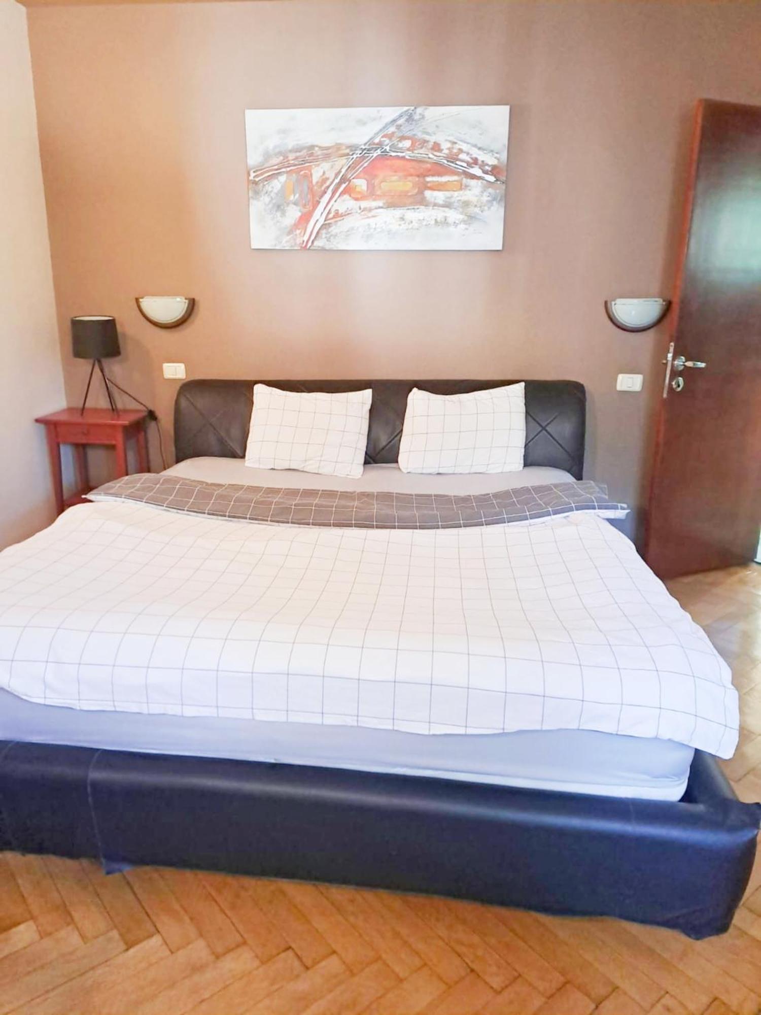 Peaceful Getaway - Generous 3-Bedroom Sanctuary - Close To Historic Old Town Bucareste Exterior foto